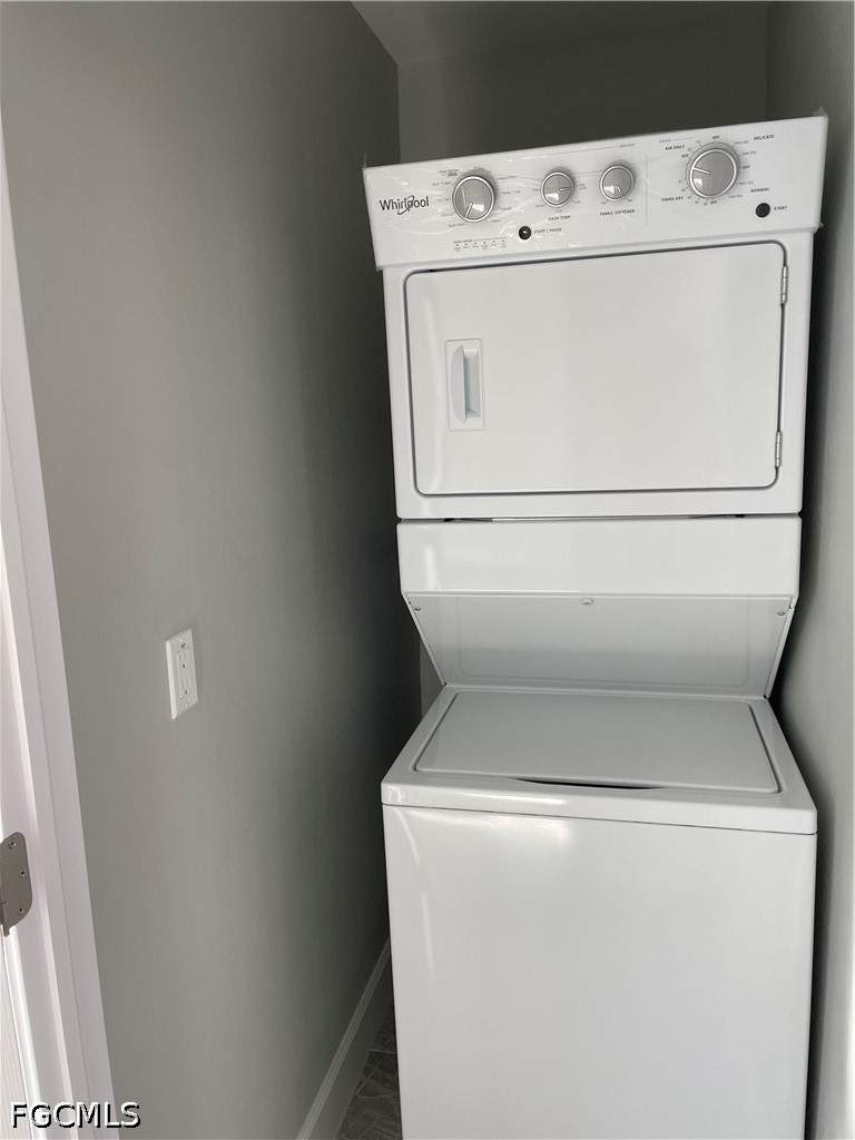 2 bedroom Duplex at 174 Village Cir, City Village, Labelle — photo 3