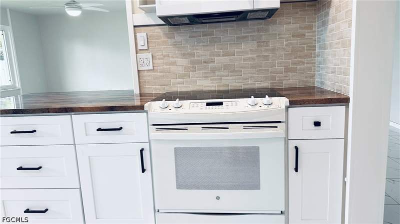 3 bedroom SingleFamilyResidence at 1407 NE 5th Ln, Cape Coral, Cape Coral — photo 5