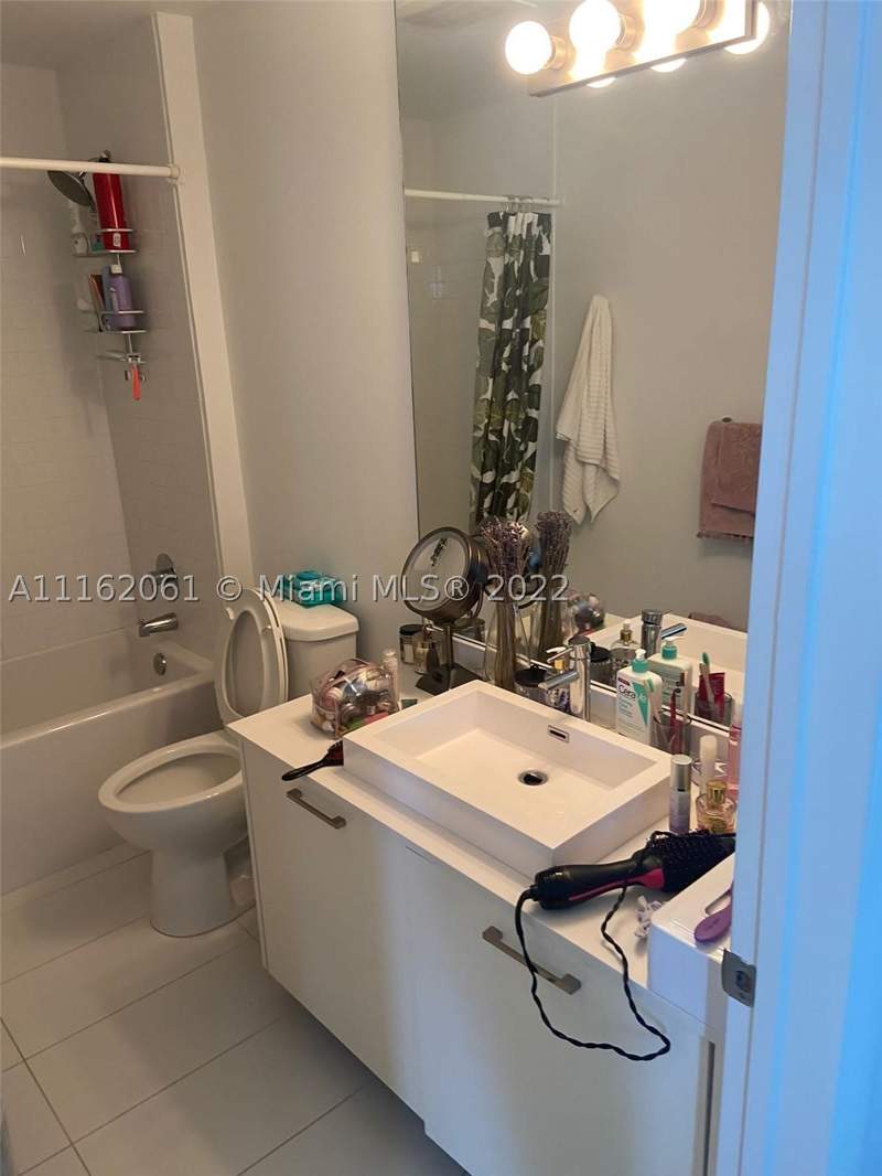 1 bedroom Condominium at 151 SE 1st St Ph05, Centro Condo, Miami — photo 2