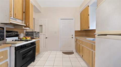 535 W 51st St, Miami Beach FL - photo 12 of 41