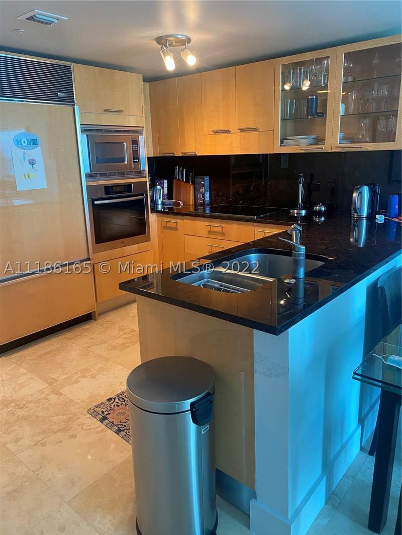 1 bedroom Condominium at 6801 Collins Ave 1102 (door 1111), Central Carillon Beach Co, Miami Beach — photo 3