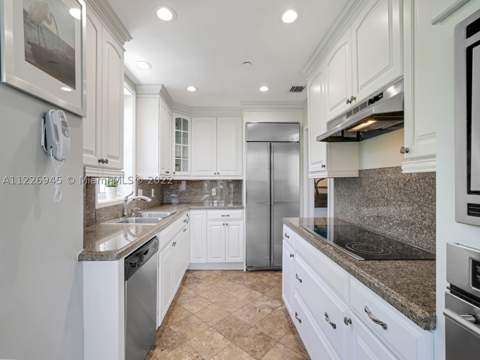 19126 Fisher Island Dr 19126, Miami Beach FL - photo 10 of 67