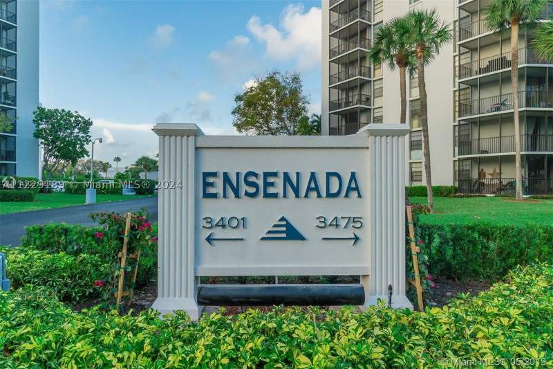 1 bedroom Condominium at 3401 N Country Club Dr 406, Ensenada Condo, Aventura — photo 2