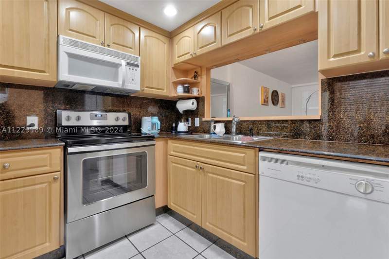 1 bedroom Condominium at 3401 N Country Club Dr 406, Ensenada Condo, Aventura — photo 5
