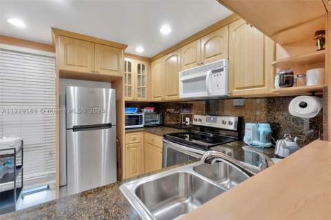 3401 N Country Club Dr 406, Aventura FL - photo 6 of 37