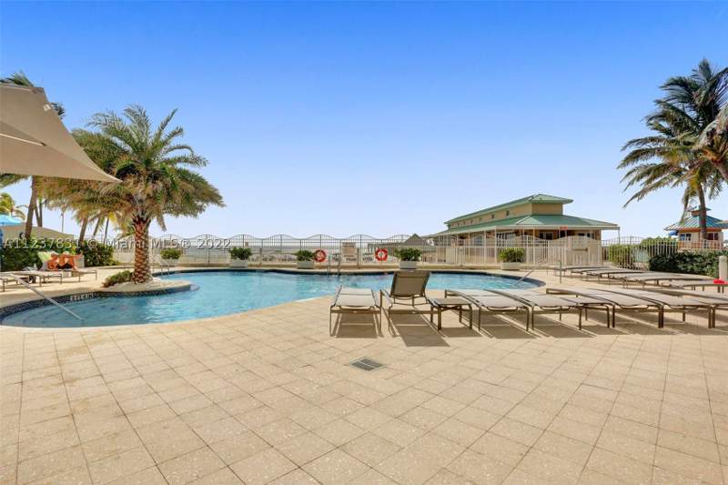 1 bedroom Condominium at 16699 Collins Av 3105, La Perla Condo, Sunny Isles Beach — photo 2