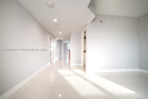 15051 Royal Oaks Ln 1203, North Miami FL - photo 18 of 33