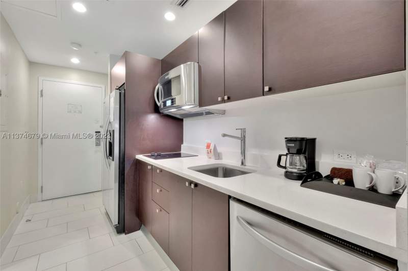 1 bedroom Condominium at 5300 NW 87th Ave 606, The Blue A Resort Hotel C, Doral — photo 2
