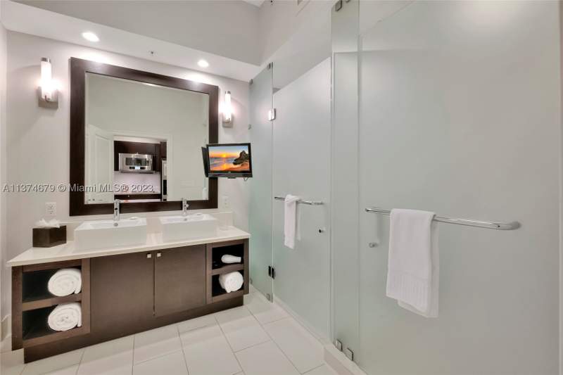 1 bedroom Condominium at 5300 NW 87th Ave 606, The Blue A Resort Hotel C, Doral — photo 3