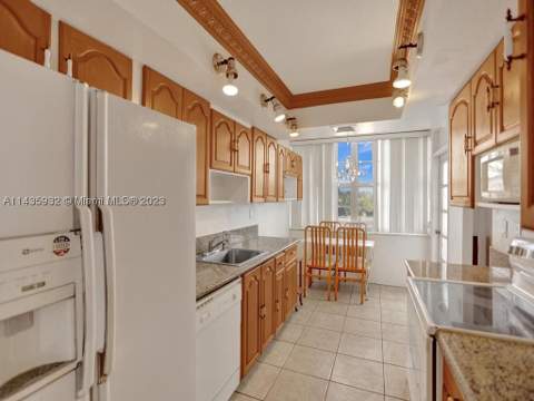 18051 Biscayne Blvd 304, Aventura FL - photo 10 of 55