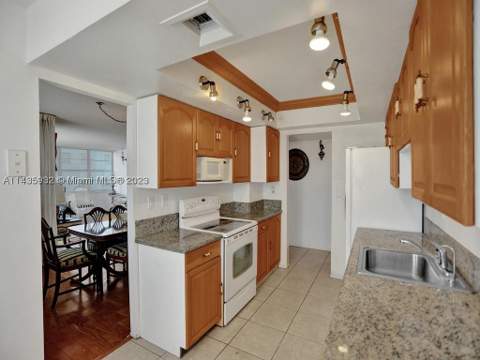 18051 Biscayne Blvd 304, Aventura FL - photo 14 of 55