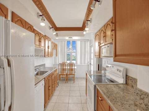18051 Biscayne Blvd 304, Aventura FL - photo 8 of 55