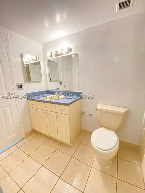 13499 Biscayne Blvd 1408, North Miami FL - photo 11 of 24