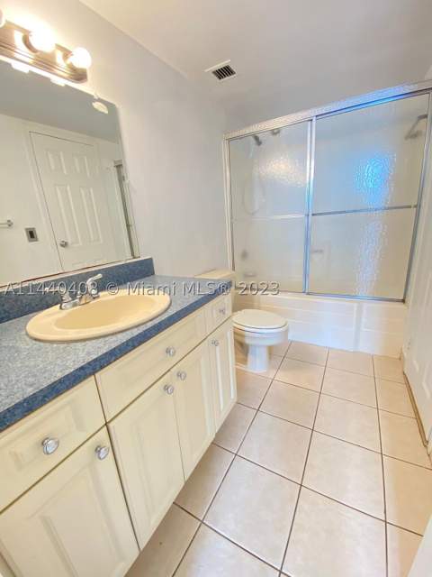 13499 Biscayne Blvd 1408, North Miami FL - photo 12 of 24