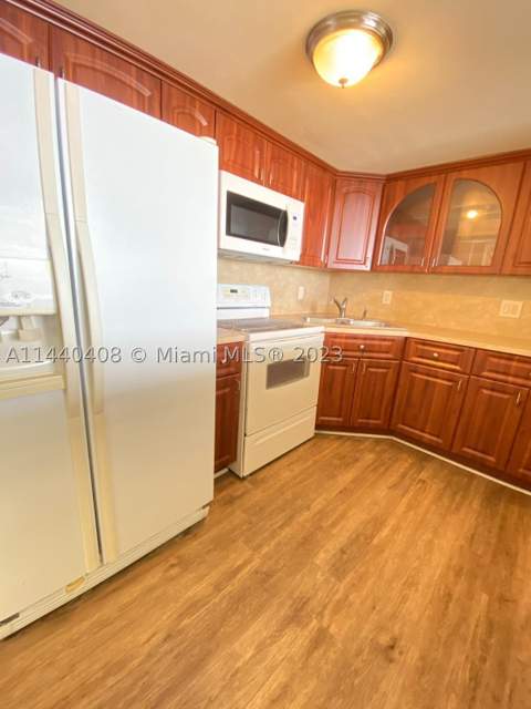 13499 Biscayne Blvd 1408, North Miami FL - photo 15 of 24