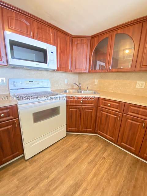 13499 Biscayne Blvd 1408, North Miami FL - photo 16 of 24