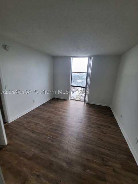 13499 Biscayne Blvd 1408, North Miami FL - photo 17 of 24