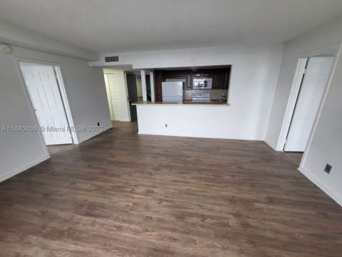 13499 Biscayne Blvd 1408, North Miami FL - photo 6 of 24