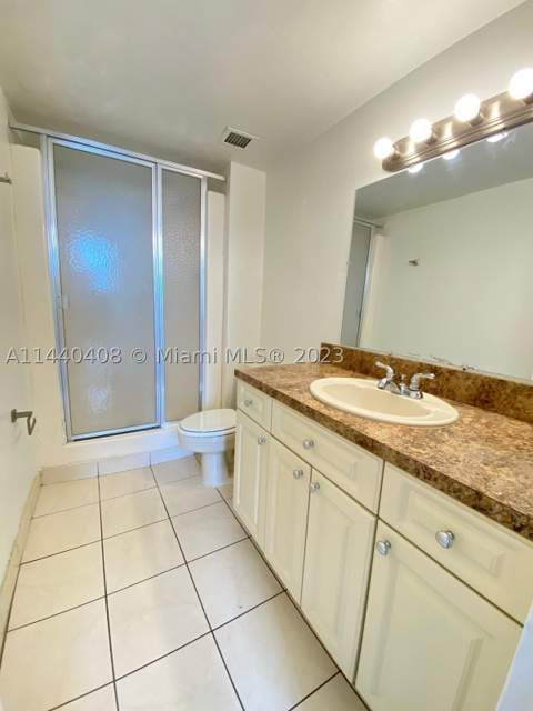 13499 Biscayne Blvd 1408, North Miami FL - photo 9 of 24