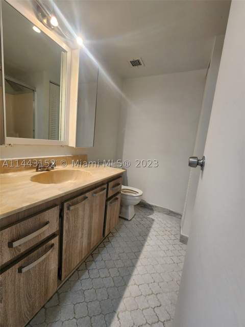 13499 Biscayne Blvd 1513, North Miami FL - photo 14 of 24