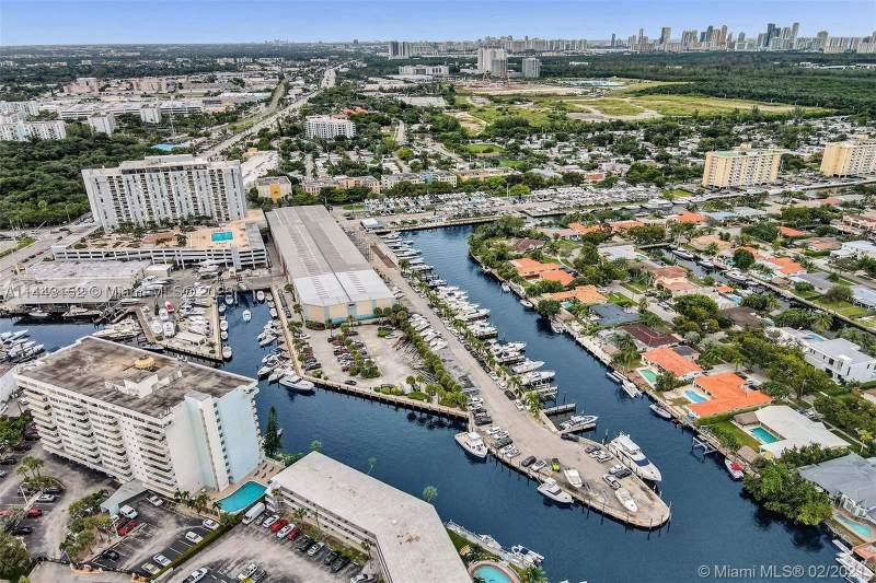 2 bedroom Condominium at 13499 Biscayne Blvd 1513, Sailboat Cay Condo, North Miami — photo 2