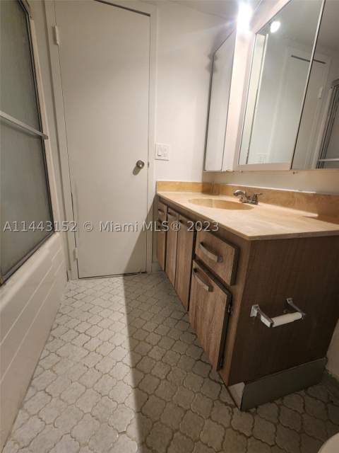 13499 Biscayne Blvd 1513, North Miami FL - photo 20 of 24