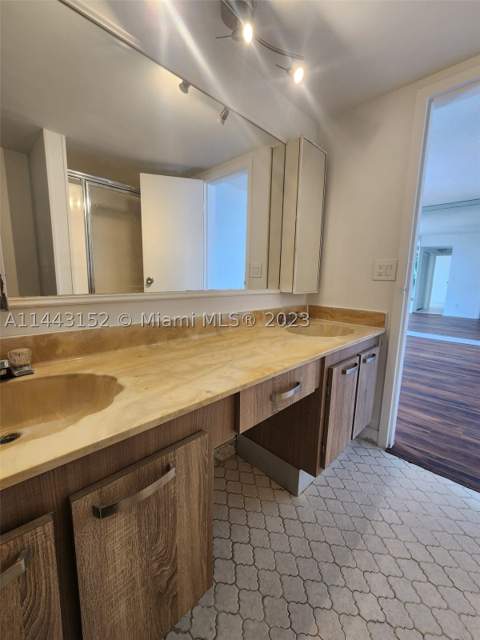 13499 Biscayne Blvd 1513, North Miami FL - photo 21 of 24