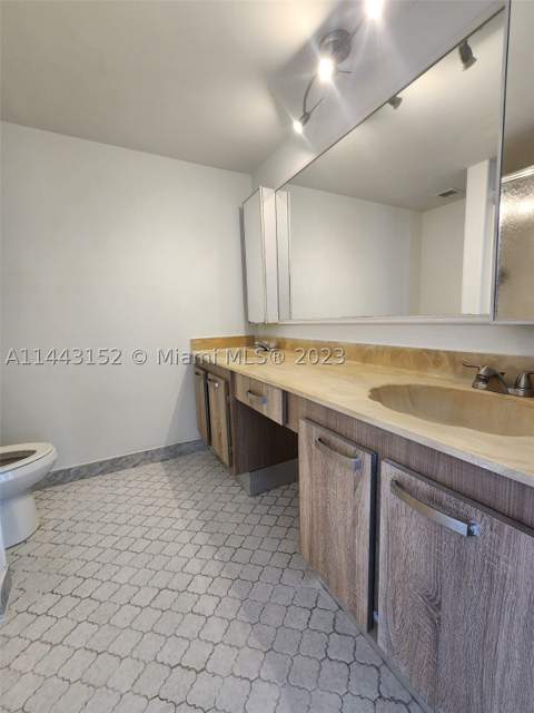 13499 Biscayne Blvd 1513, North Miami FL - photo 23 of 24