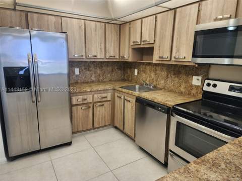 13499 Biscayne Blvd 1513, North Miami FL - photo 6 of 24