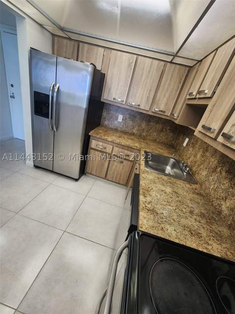 13499 Biscayne Blvd 1513, North Miami FL - photo 7 of 24