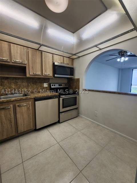 13499 Biscayne Blvd 1513, North Miami FL - photo 8 of 24