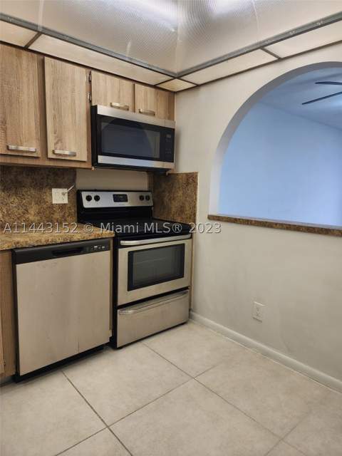 13499 Biscayne Blvd 1513, North Miami FL - photo 9 of 24