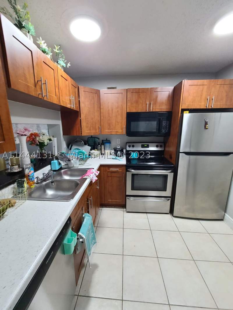 2 bedroom Condominium at 496 NW 165th St Rd D112, Montecarlo Condo, Miami — photo 3