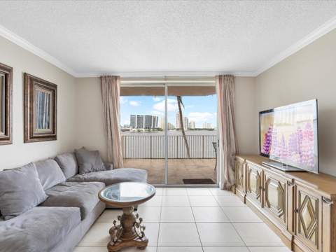 18260 N Bay Road 304, Sunny Isles Beach FL - photo 16 of 50