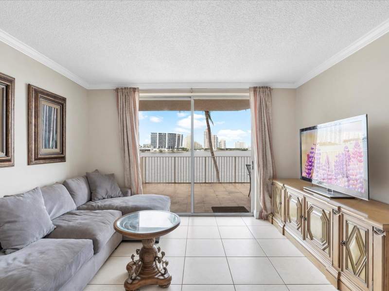 2 bedroom Condominium at 18260 N Bay Road 304, Les Pelicans Condo, Sunny Isles Beach — photo 4