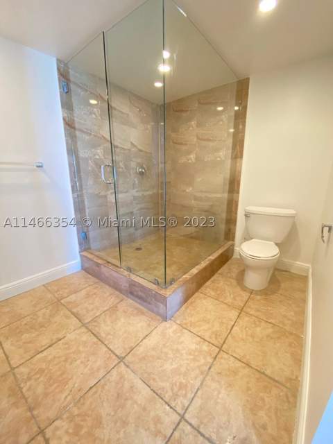 13499 Biscayne Blvd 1505, North Miami FL - photo 10 of 20