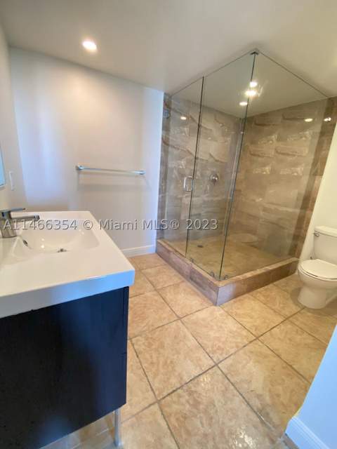 13499 Biscayne Blvd 1505, North Miami FL - photo 9 of 20