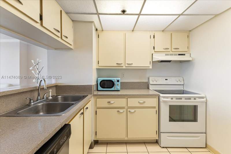 2 bedroom Condominium at 7601 E Treasure Dr 2311, The Grandview Palace Cond, North Bay Village — photo 5