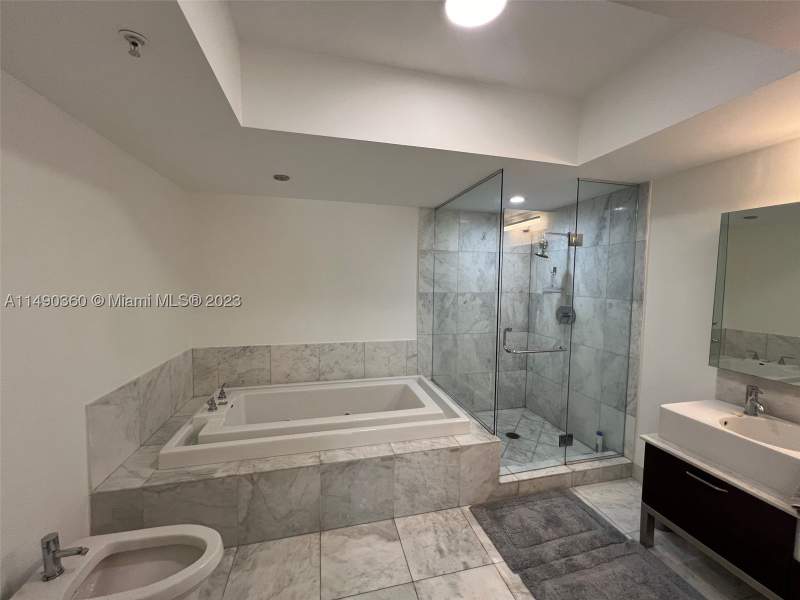 1 bedroom Condominium at 218 SE 14th Street 1806, The Emerald At Brickell C, Miami — photo 3