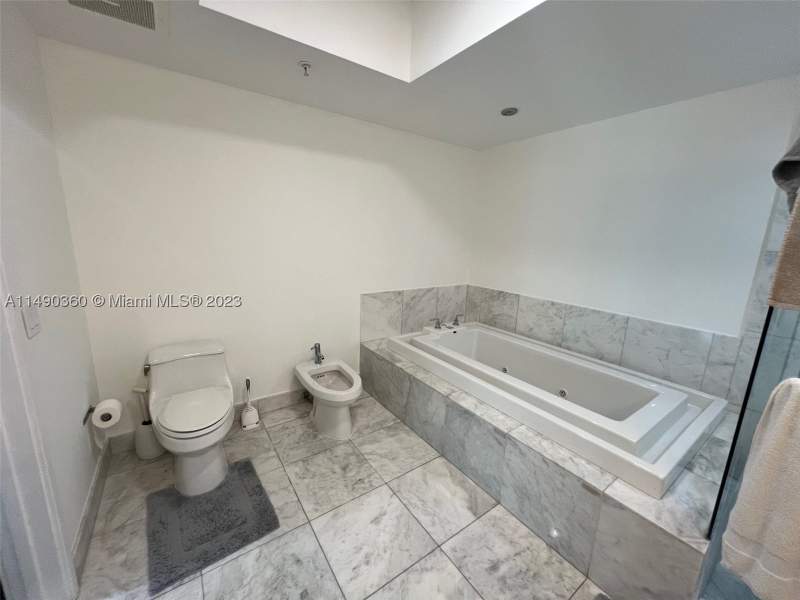 1 bedroom Condominium at 218 SE 14th Street 1806, The Emerald At Brickell C, Miami — photo 4