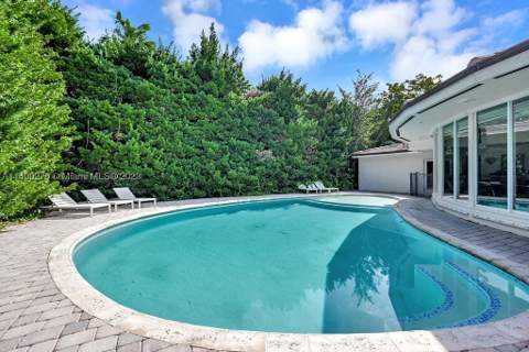 61 Camden Ct, Bal Harbour FL - photo 13 of 22