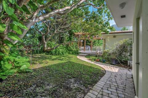 61 Camden Ct, Bal Harbour FL - photo 14 of 22