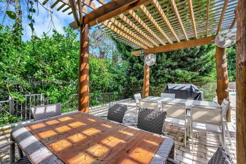 61 Camden Ct, Bal Harbour FL - photo 15 of 22