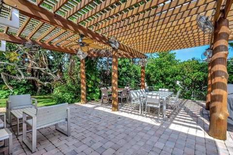 61 Camden Ct, Bal Harbour FL - photo 16 of 22