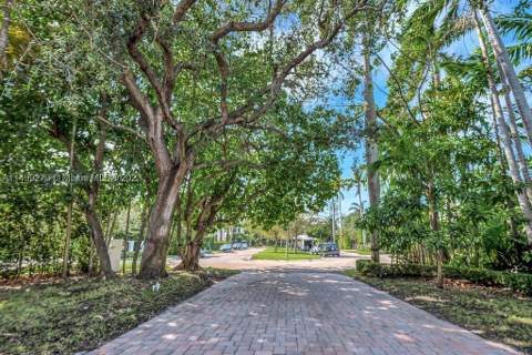 61 Camden Ct, Bal Harbour FL - photo 18 of 22