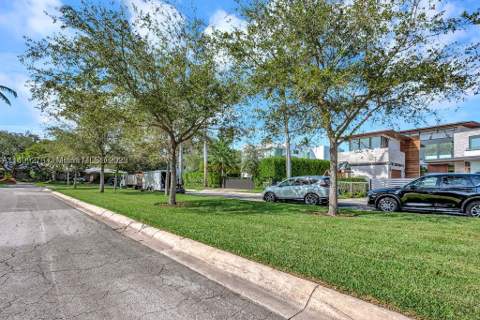61 Camden Ct, Bal Harbour FL - photo 19 of 22