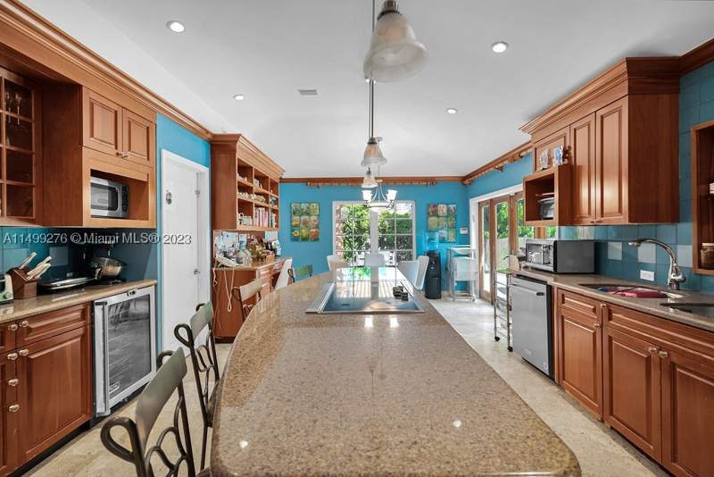 7 bedroom SingleFamilyResidence at 61 Camden Ct, Bal Harbour Residential S, Bal Harbour — photo 4