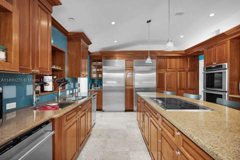 61 Camden Ct, Bal Harbour FL - photo 6 of 22