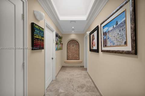 61 Camden Ct, Bal Harbour FL - photo 7 of 22