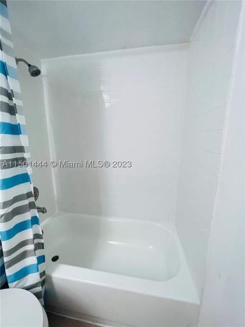 8260 SW 210th St 220, Cutler Bay FL - photo 9 of 21
